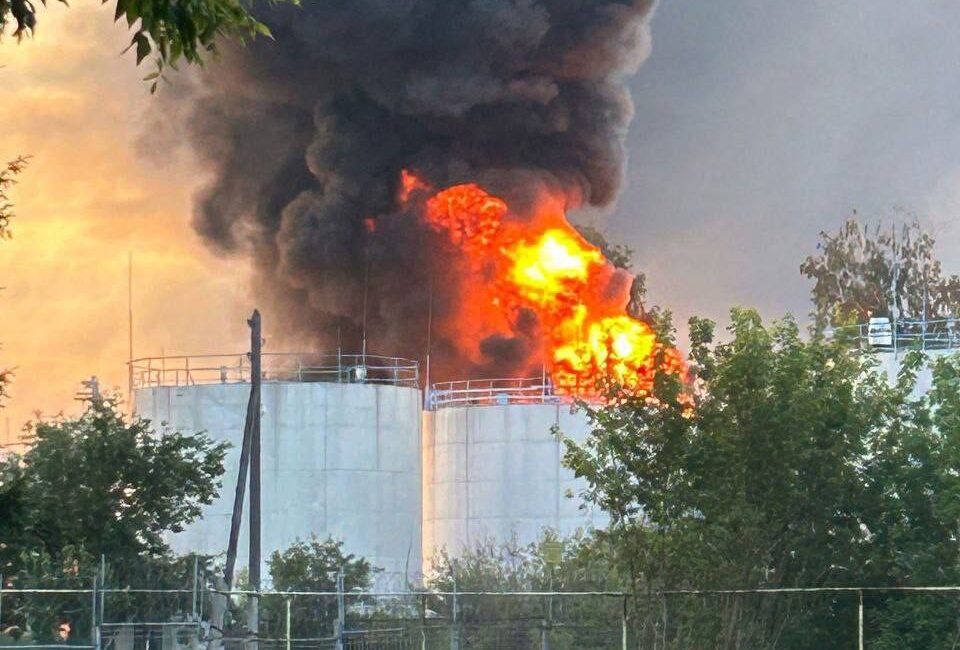 Rusya’nın Tambov kentinde ve Adigey Özerk Cumhuriyeti’nde iki petrol rafinerisine