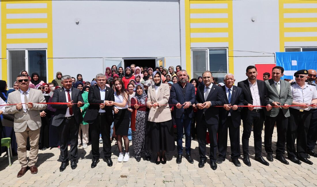 Afyonkarahisar’ın Çayırbağ beldesinde iş insanlarının girişimleriyle 210 kişinin istihdam edildiği