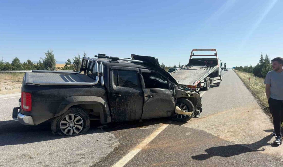Afyonkarahisar’da taklalar atarak refüje giren arazi aracındaki 2 kişi şans
