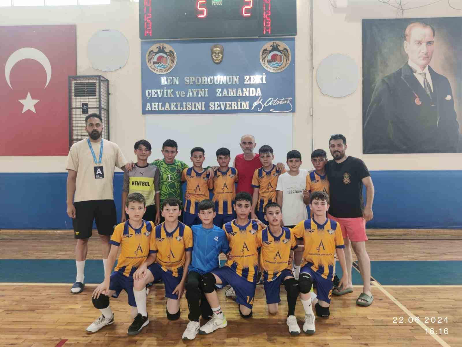 Antalya’nın Alanya ilçesinde düzenlenen Minik Erkekler ve Minik Kızlar Türkiye