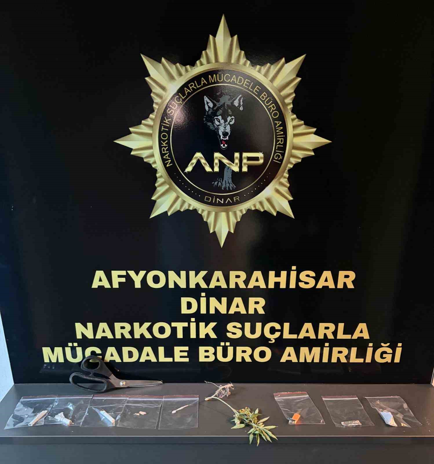 Afyonkarahisar’da polis tarafından yapılan uyuşturucu operasyonunda yakalanan 8 kişiden 5’i