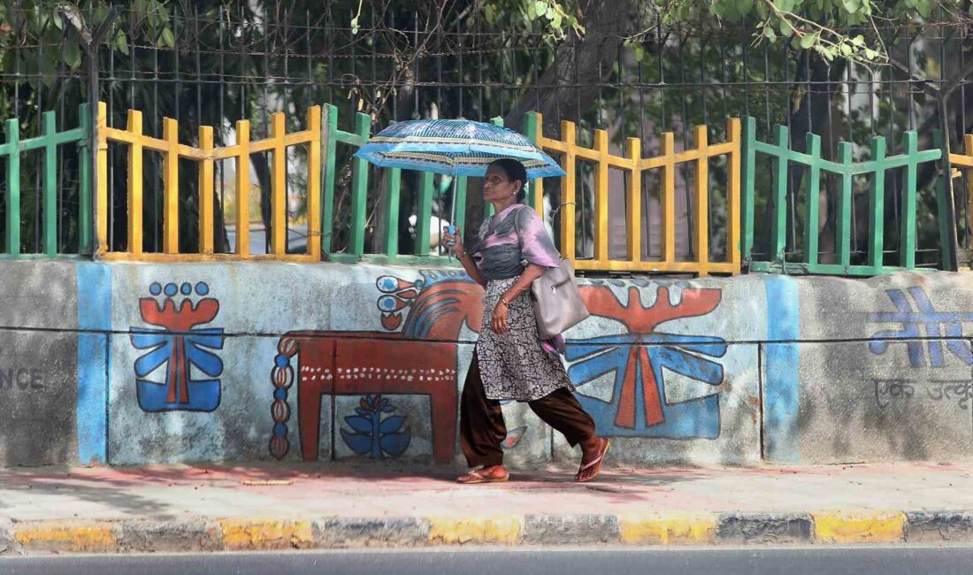 Hindistan’da etkili olan aşırı sıcaklarda başkent Yeni Delhi’de son 2