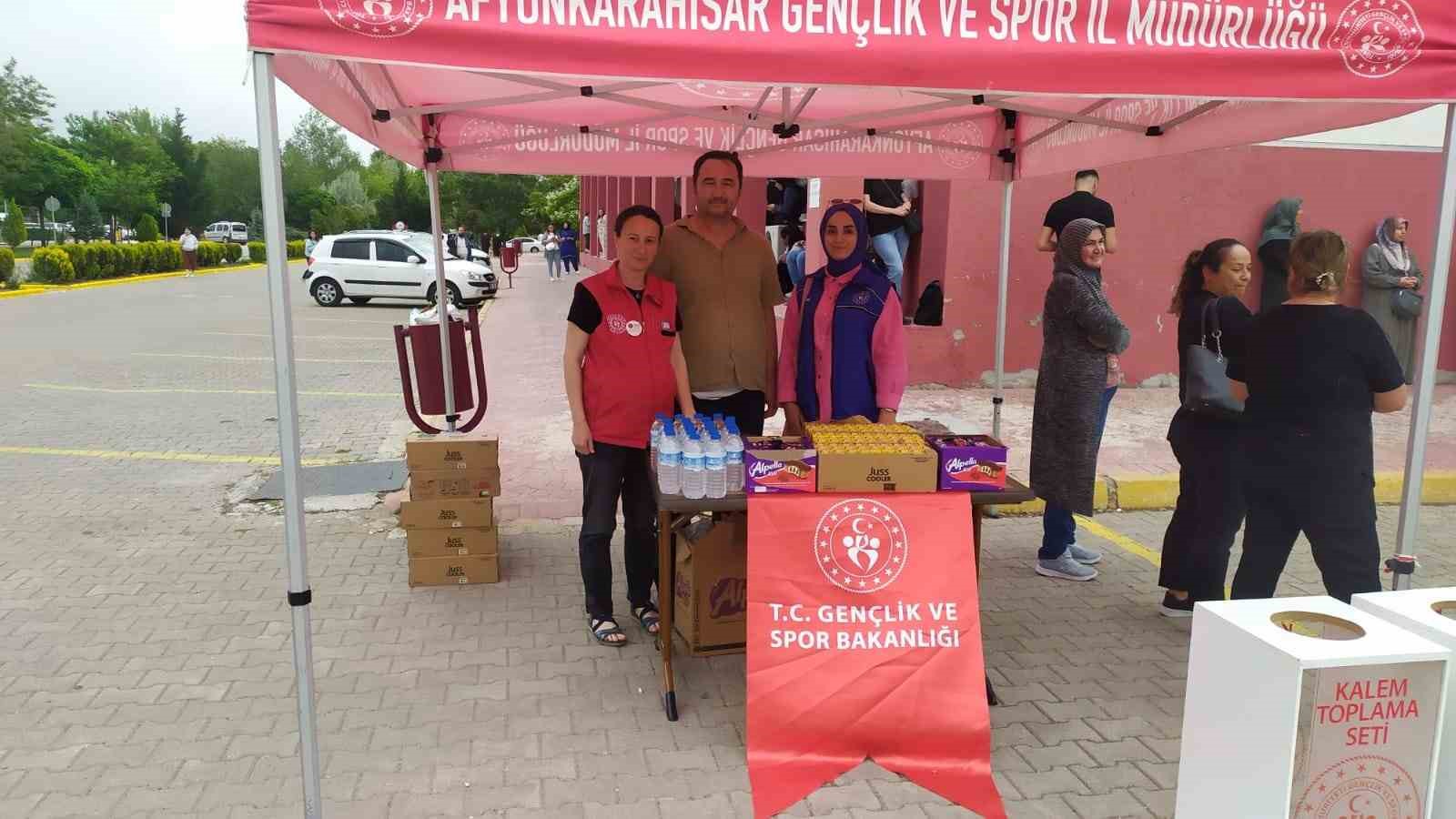 Afyonkarahisar Gençlik Merkezleri gönüllüleri Afyon Kocatepe Üniversitesi ve Sağlık Bilimleri