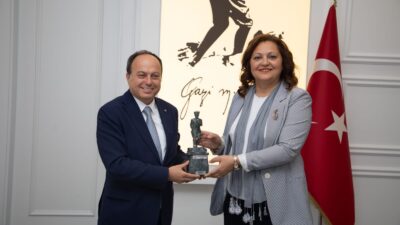 AEV Yönetimini ağırlayan Belediye Başkanı Burcu Köksal, AEV’in çalışmalarını yakından