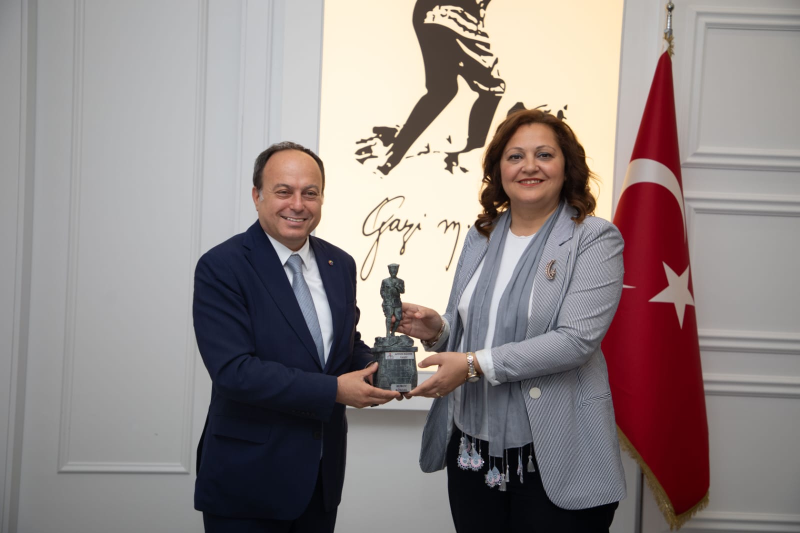 AEV Yönetimini ağırlayan Belediye Başkanı Burcu Köksal, AEV’in çalışmalarını yakından