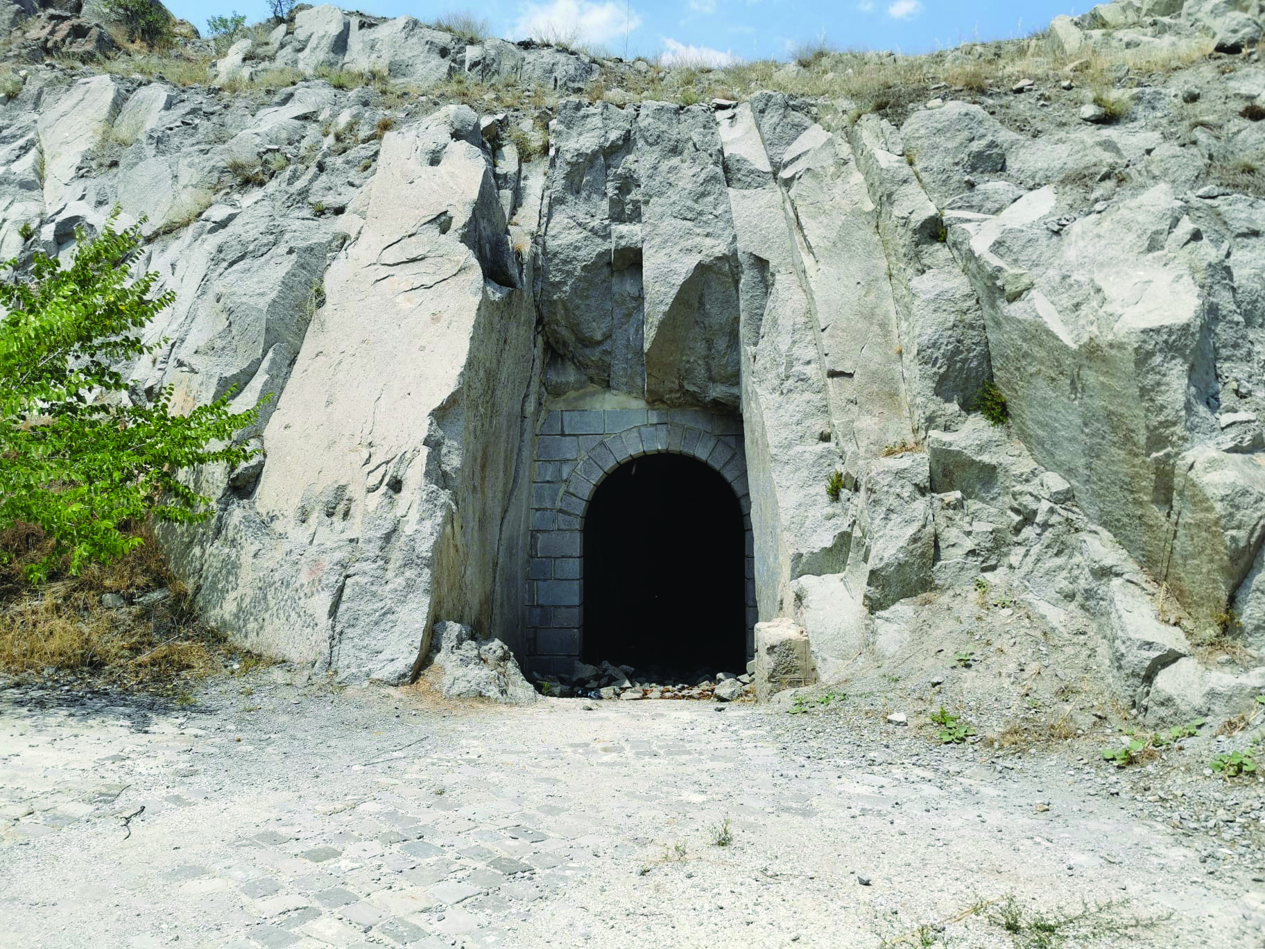 Afyonkarahisar şehir merkezinde 5 ayrı sıfınak bulunuyor. Bunlar; Stadyum Arkası