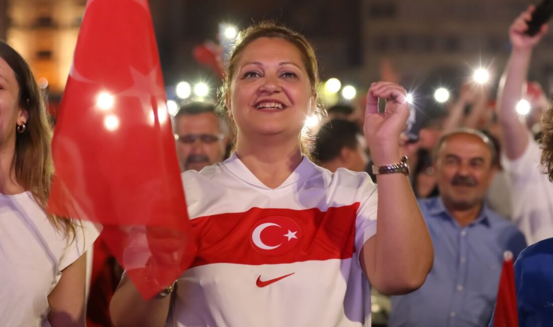 Afyonkarahisar, Zafer Meydanı’nda büyük bir coşkuya sahne oldu. Milli Takımımızın