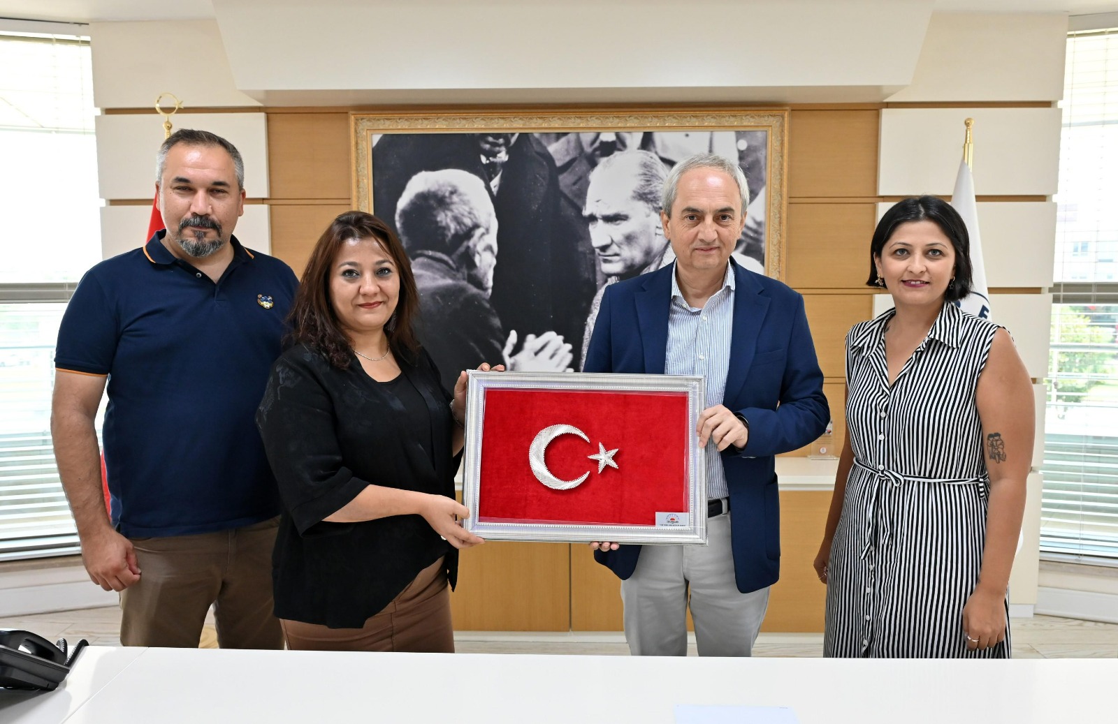 Kepez Belediye Başkanı Mesut Kocagöz, sosyal denge tazminatı sözleşmesinde memur