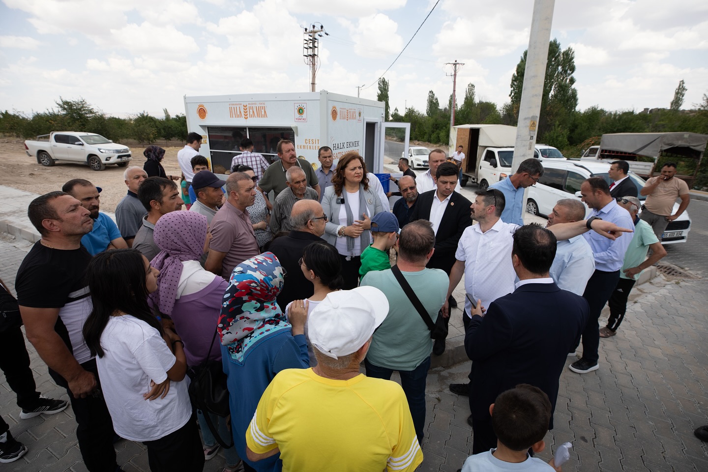 Afyonkarahisar Belediye Başkanı Burcu Köksal, İnaz Deprem Evleri, Sadıkbey Mahallesi,