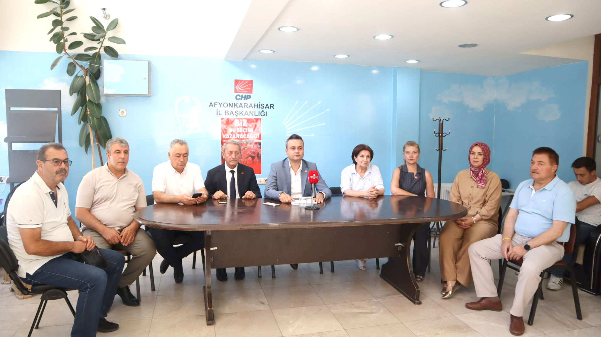 Cumhuriyet Halk Partisi İl Başkanlığı tarafından düzenlenen basın toplantısında konuşan