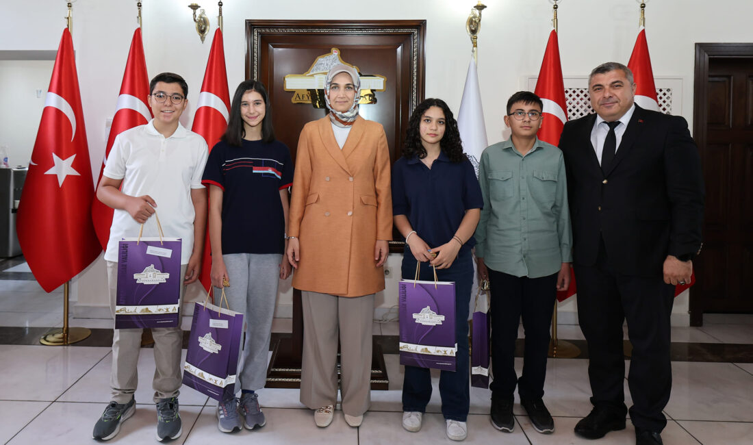 Afyonkarahisar Valisi Kübra Güran Yiğitbaşı, LGS ve bursluluk sınavında başarı