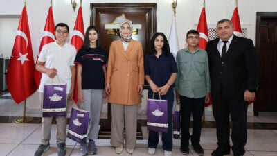 Afyonkarahisar Valisi Kübra Güran Yiğitbaşı, LGS ve bursluluk sınavında başarı