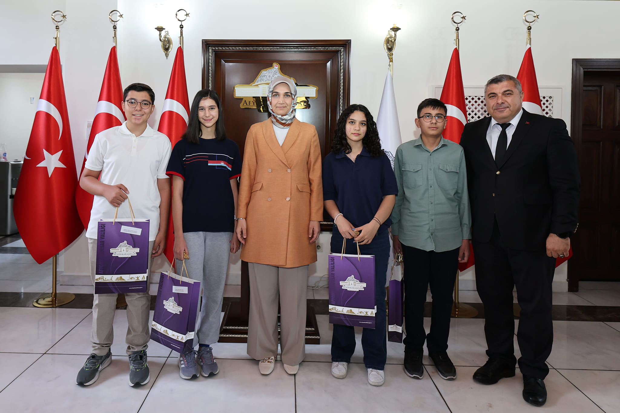 Afyonkarahisar Valisi Kübra Güran Yiğitbaşı, LGS ve bursluluk sınavında başarı