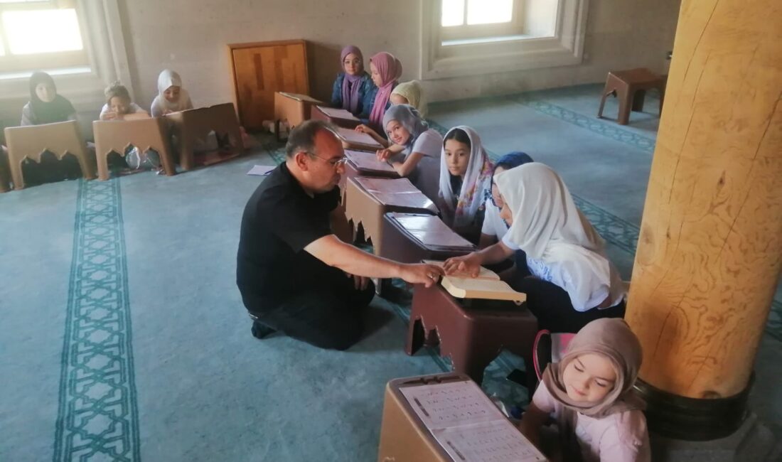 Yaz kuran kursları başladı. 7 hafta sürecek kuran kurslarının bulunduğu