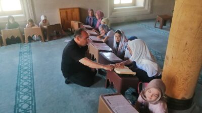 Yaz kuran kursları başladı. 7 hafta sürecek kuran kurslarının bulunduğu