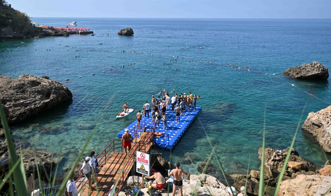 Antalya’da kent merkezinde bulunan doğa harikası Bambus plajı, Muratpaşa Belediyesi’nin