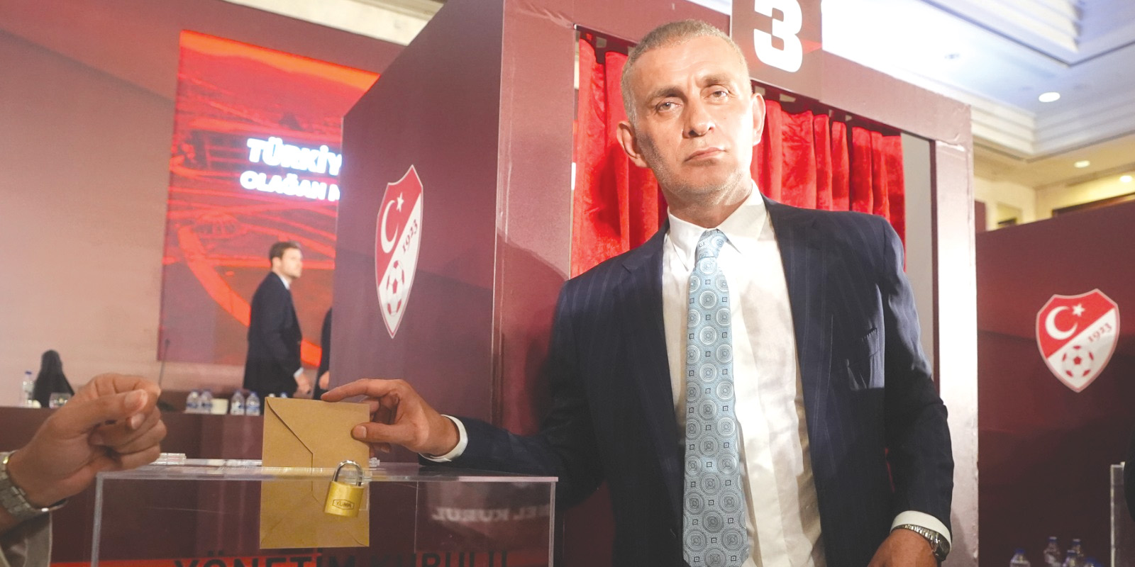 Gençlik ve Spor Bakanı Dr. Osman Aşkın Bak, Türkiye Futbol