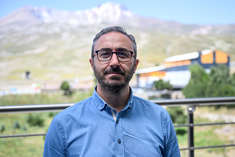 Kış turizminin yanı sıra son yıllarda yüksek irtifa kampıyla da