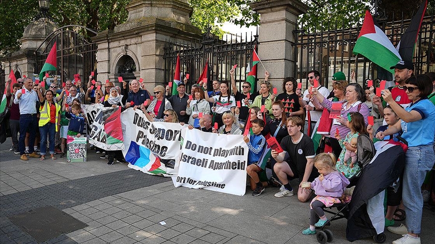 İrlanda’nın başkenti Dublin’de sporcular, Filistin’e destek gösterisi yaptı. Filistin İçin