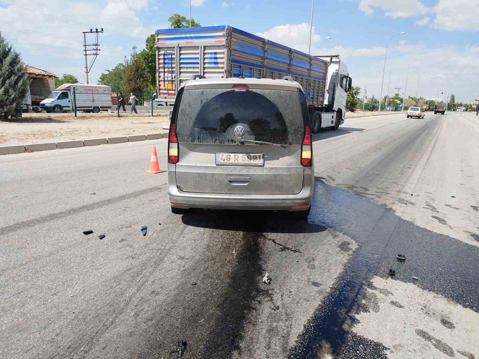 Afyonkarahisar’da hafif ticari araçla çarpışan elektrikli bisikletin 11 yaşındaki sürücüsü