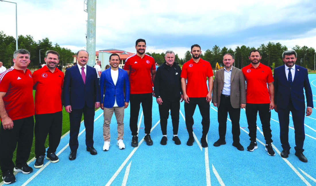 Bakan’dan sporculara moral ziyareti   Gençlik ve Spor Bakanı Osman