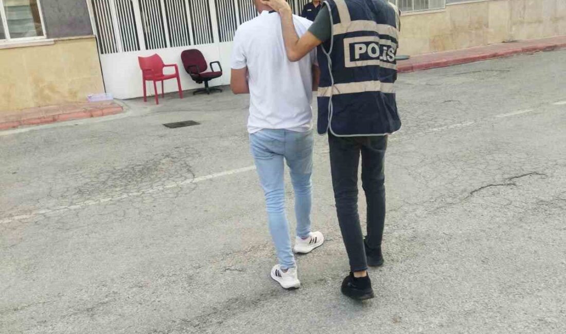 Afyonkarahisar’da 12 ayrı suç kaydı bulunan ve 1 yıl 8