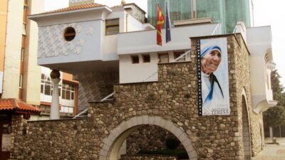 Osmanlı ordusu tarafından 15. yüzyılın ilk yarısında fethedilerek, yaklaşık 550