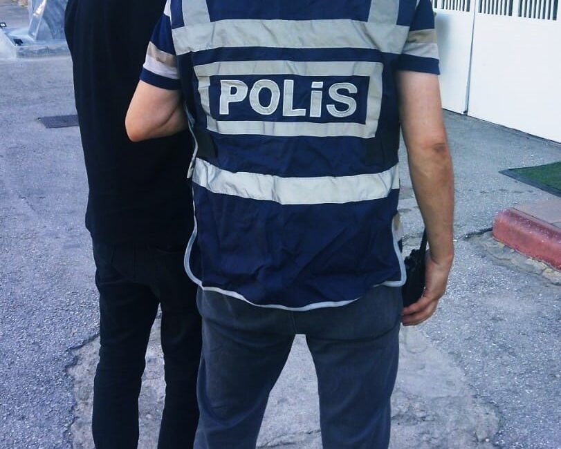 İstanbul’da terör örgütü DEAŞ operasyonu: 11 gözaltı İstanbul’da terör örgütü DEAŞ’a yönelik düzenlenen operasyonda 11 şüpheli gözaltına