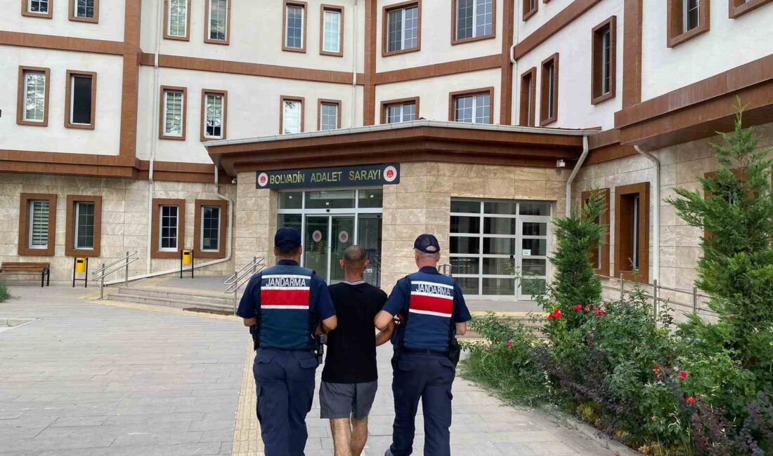 Afyonkarahisar’da 15 yıl hapis cezası ile aranan şahıs saklandığı köyde