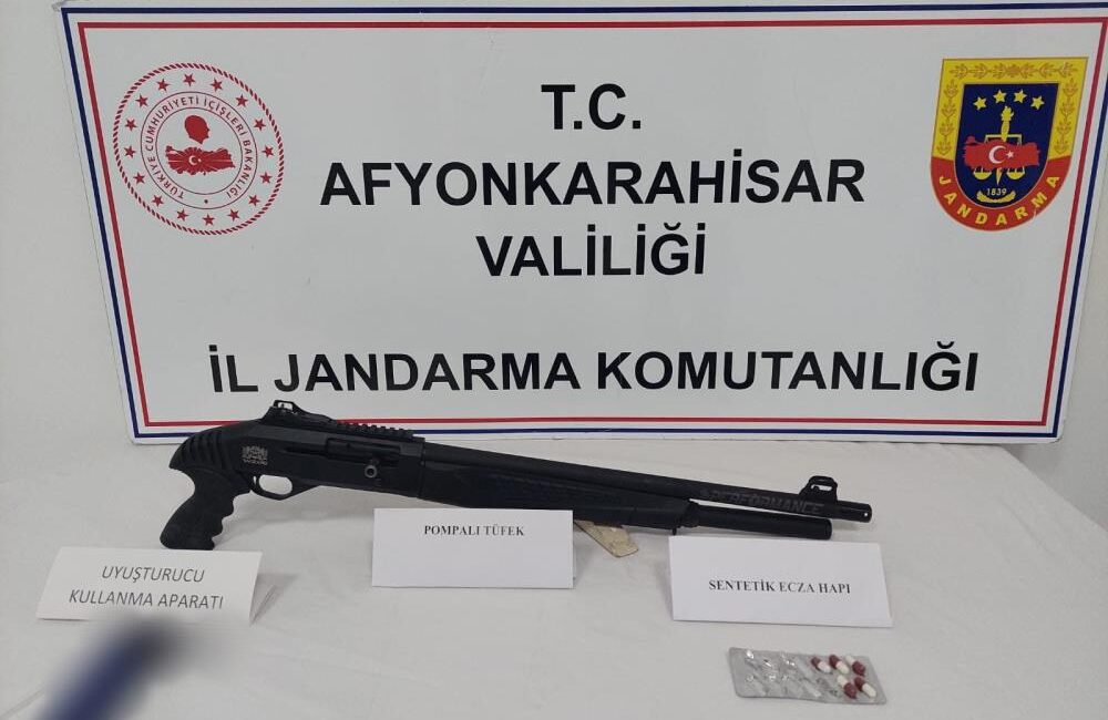 Uşak’tan, Afyonkarahisar’a satmak için uyuşturucu getiren 3 şahıs jandarmanın takibi