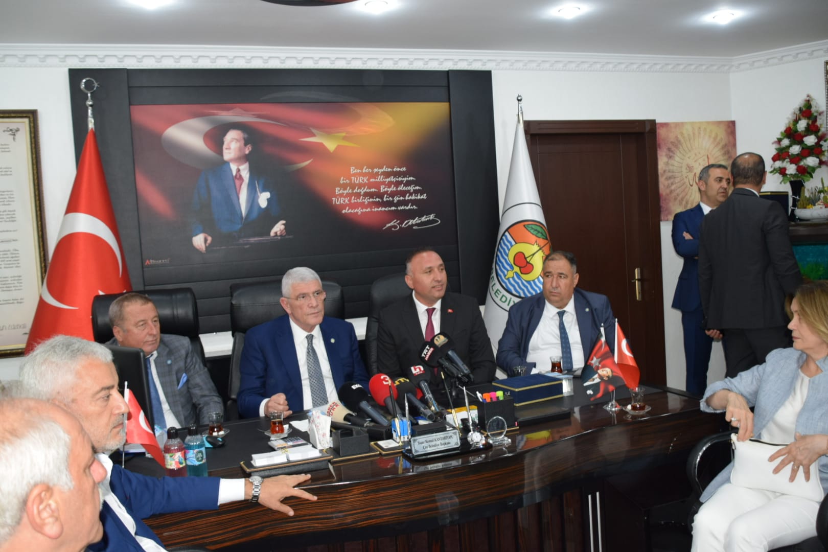 Çay Belediyesi’ni ziyaret eden İYİ Parti Genel Başkanı Müsavat Dervişoğlu,