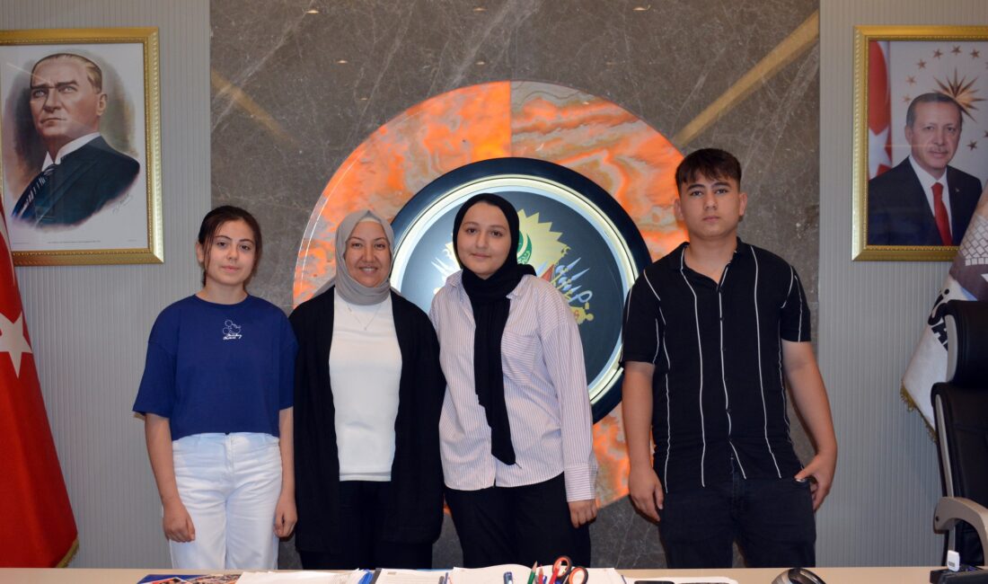 İscehisar Belediye Başkanı Seyhan Kılınçarslan, Liselere Giriş Sınavında (LGS) ilçe