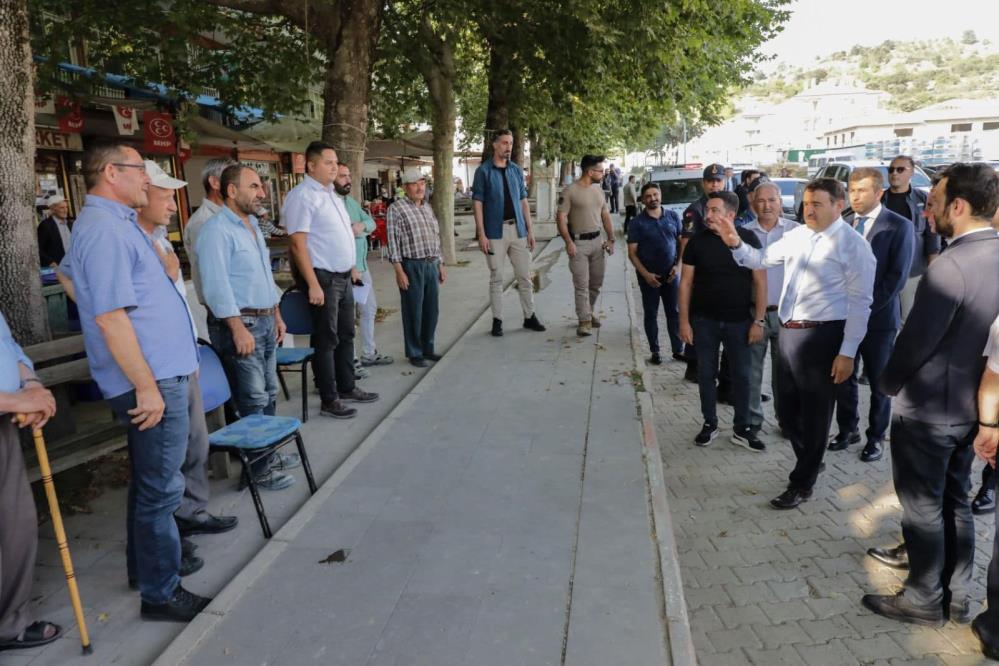   Pazarlar ilçesi ziyaretinde açıklamalarda bulunan Kütahya Valisi Musa Işın,