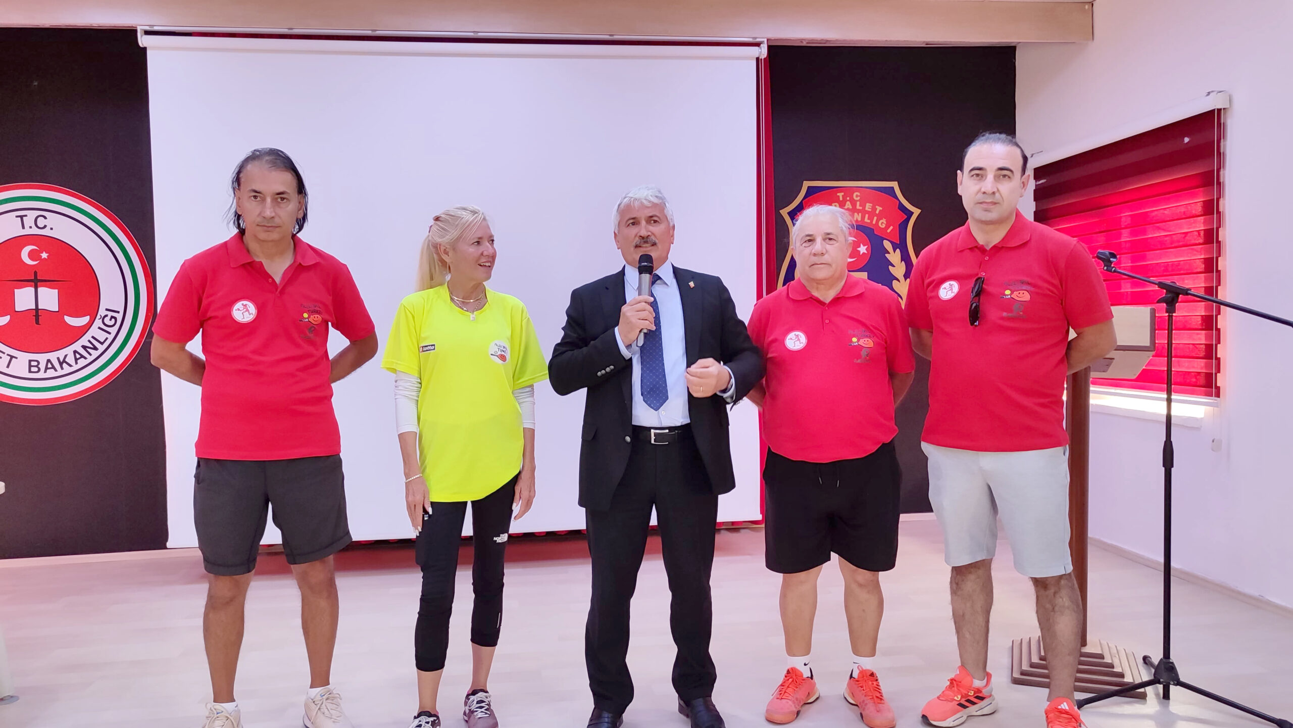 Afyonkarahisar’da Açık Ceza İnfaz Kurumu mahkumları pickleball sporuyla bir araya