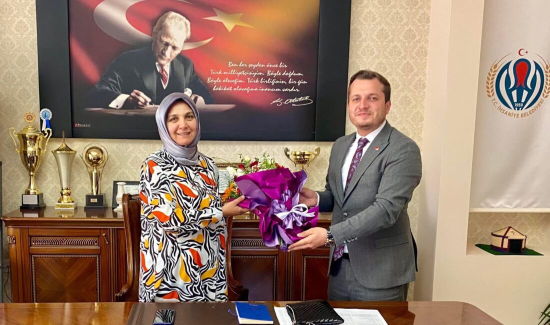 İhsaniye Belediye Başkanı Emine Gökçe’yi ziyaret eden Saadet Partisi İl