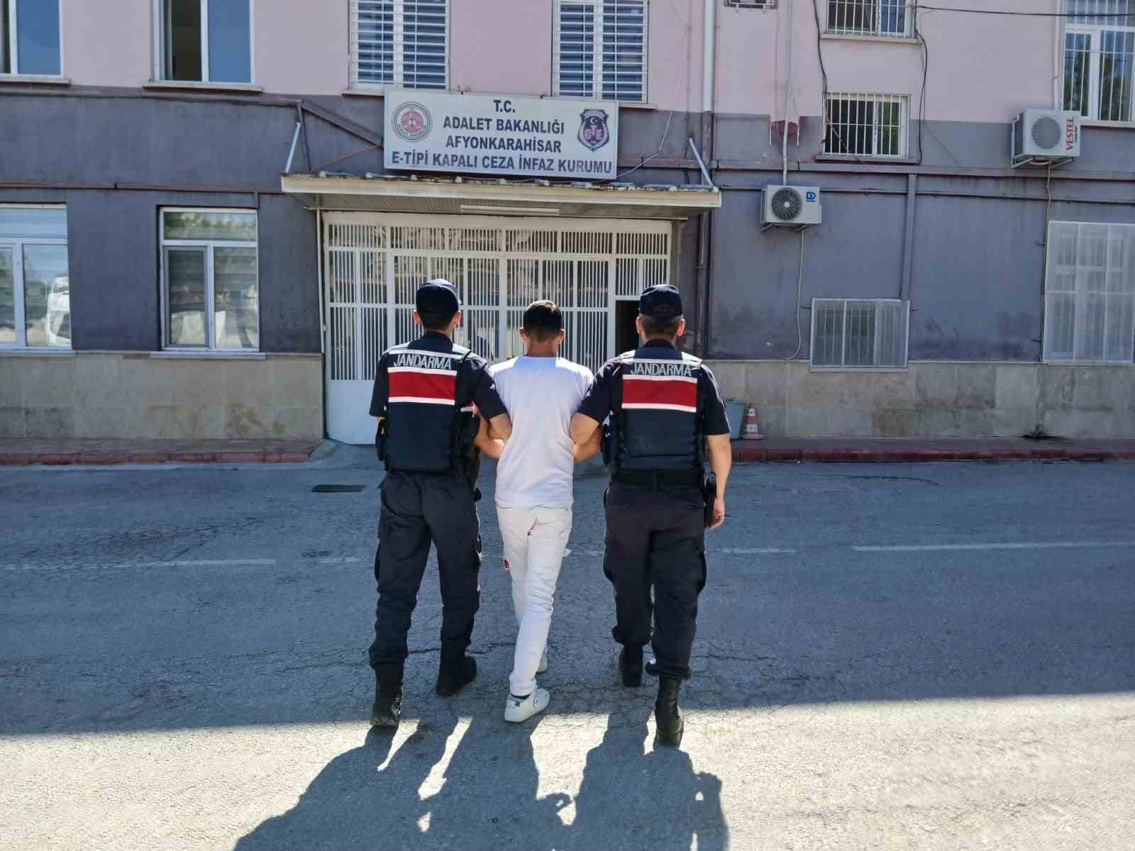 Afyonkarahisar’da 3 yıl 7 ay 10 gün hapis cezasıyla aranan