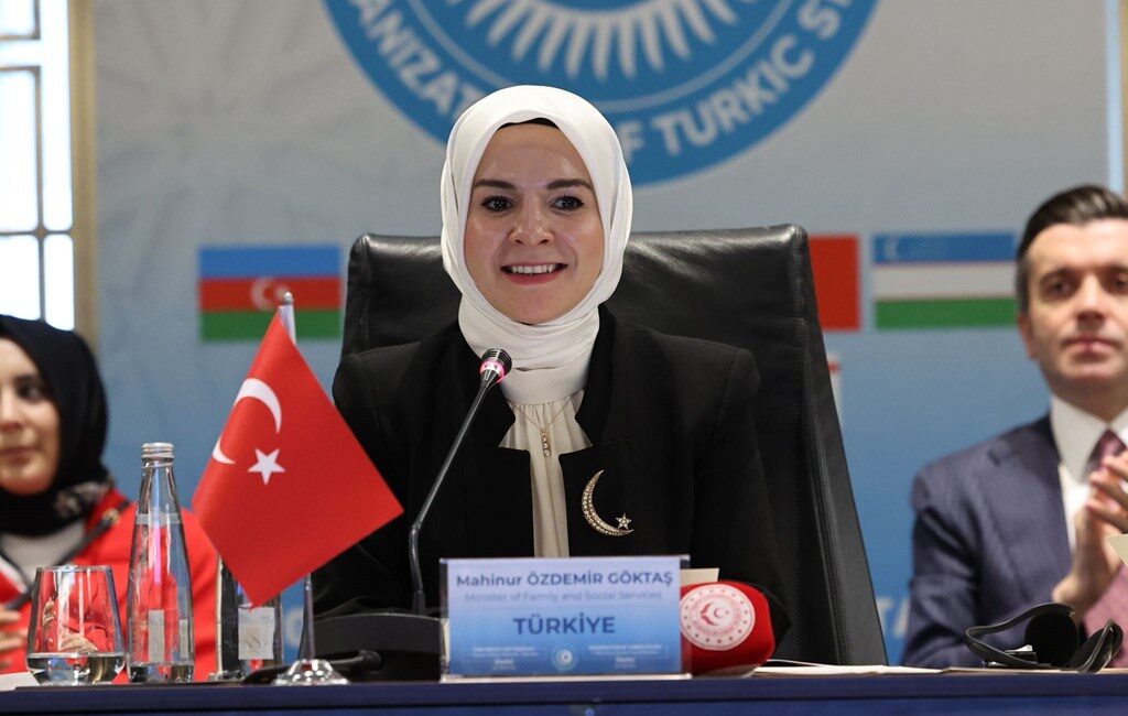   Aile ve Sosyal Hizmetler Bakanı Mahinur Özdemir Göktaş, 10-12