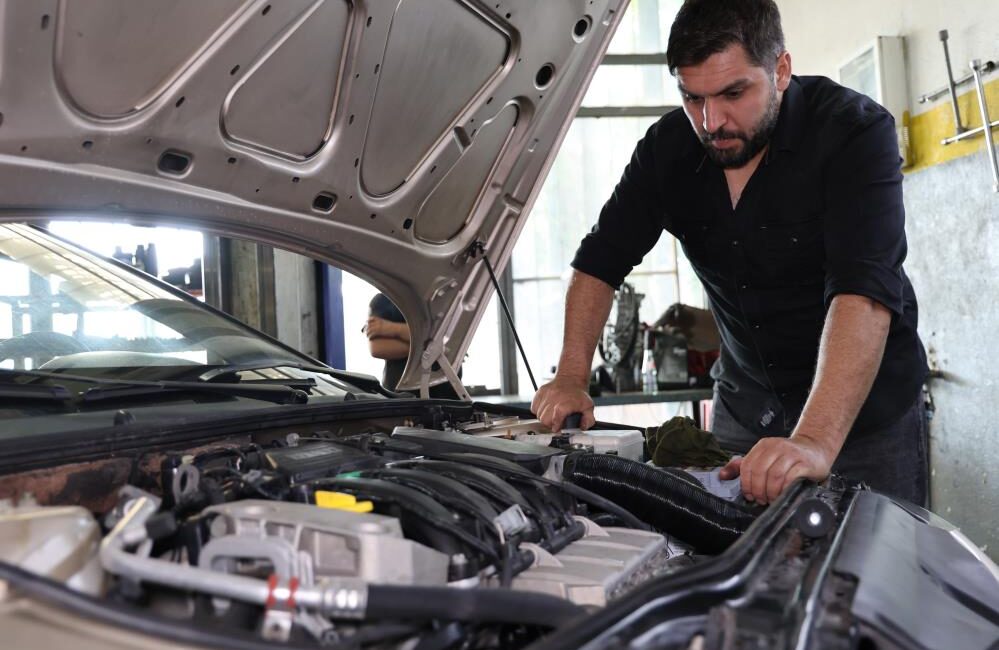 Hava sıcaklıklarının mevsim normallerinin üzerinde seyrettiği şu günlerde sürücülere araç