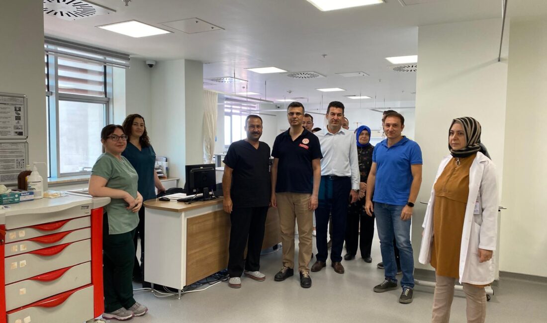 İl Sağlık Müdürü Serhat Korkmaz, Afyonkarahisar Devlet Hastanesi bünyesindeki Onkoloji