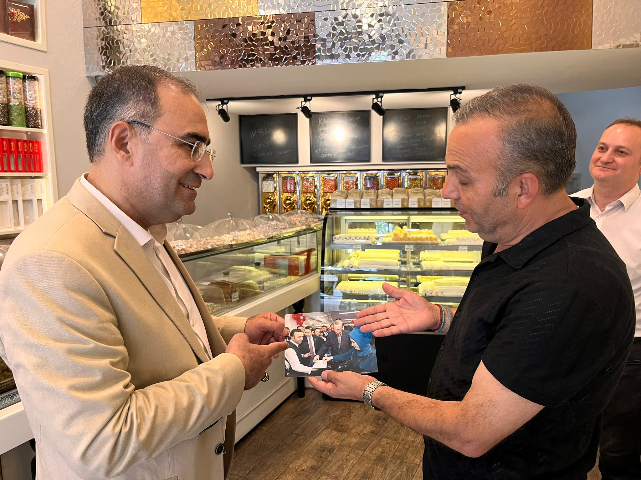 AK Parti Afyonkarahisar Milletvekili Dr. Hasan Arslan hafta sonu esnaf