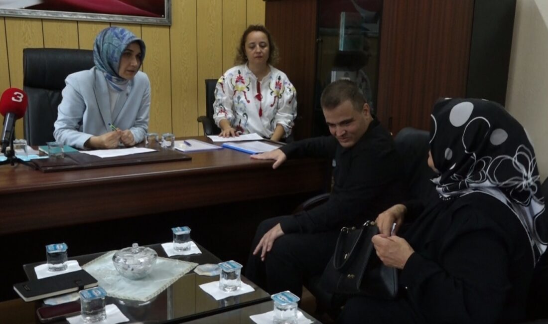 Afyonkarahisar Valiliği ilçelerde düzenlediği Halk Günü etkinliğine Sandıklı ilçesinde yaparak