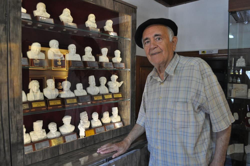 Eskişehir’de 64 yıldır lületaşı sanatıyla uğraşan 80 yaşındaki usta Mehmet