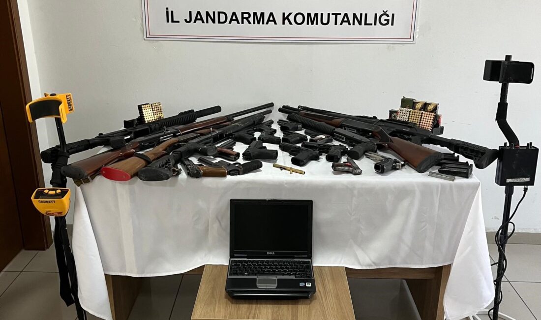 Afyonkarahisar’da evini silah tamir atölyesine çeviren şahsın adresine yapılan baskında