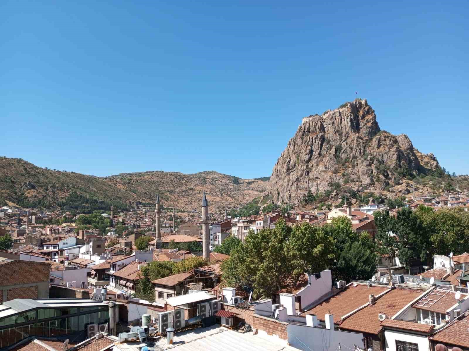 Yapılan son meteorolojik tahminlere göre, Afyonkarahisar ve çevresinde hava sıcaklıkların