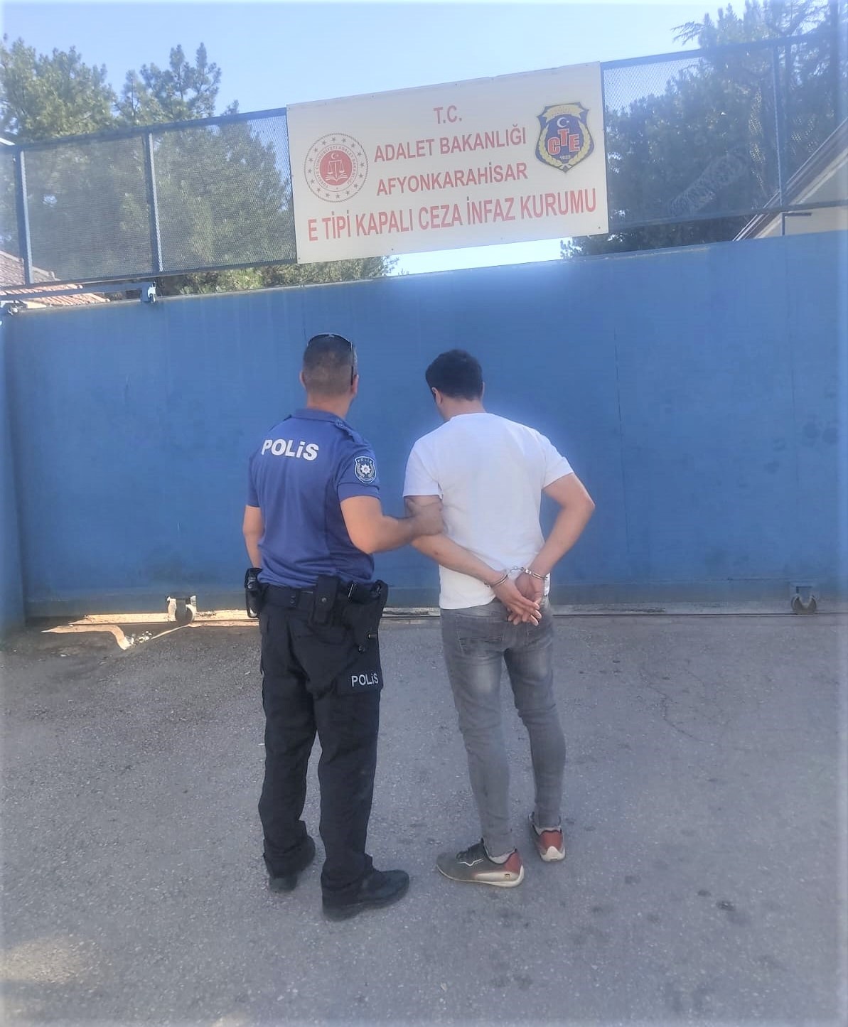 Afyonkarahisar’da 4 yıl 15 gün hapis cezası ile aranan ve