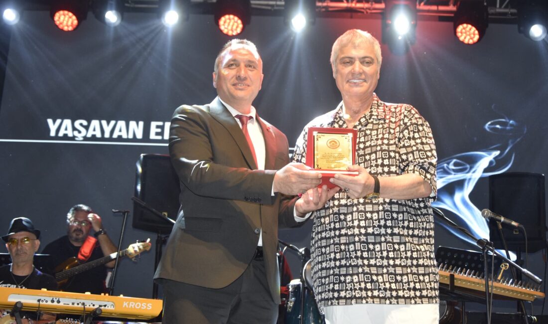 Afyonkarahisar’ın çay ilçesinde devam eden Vişne ve Eber Sarısı Festivali’nde