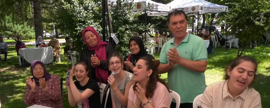 Afyonkarahisar Ağır Düzey Zihinsel Engelliler Derneği tarafından piknik etkinliği yapıldı.