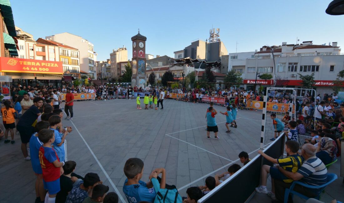 Sandıklı ilçesinde geleneksel Sokak Futbolu Turnuvası etkinliği başladı.   Sandıklı