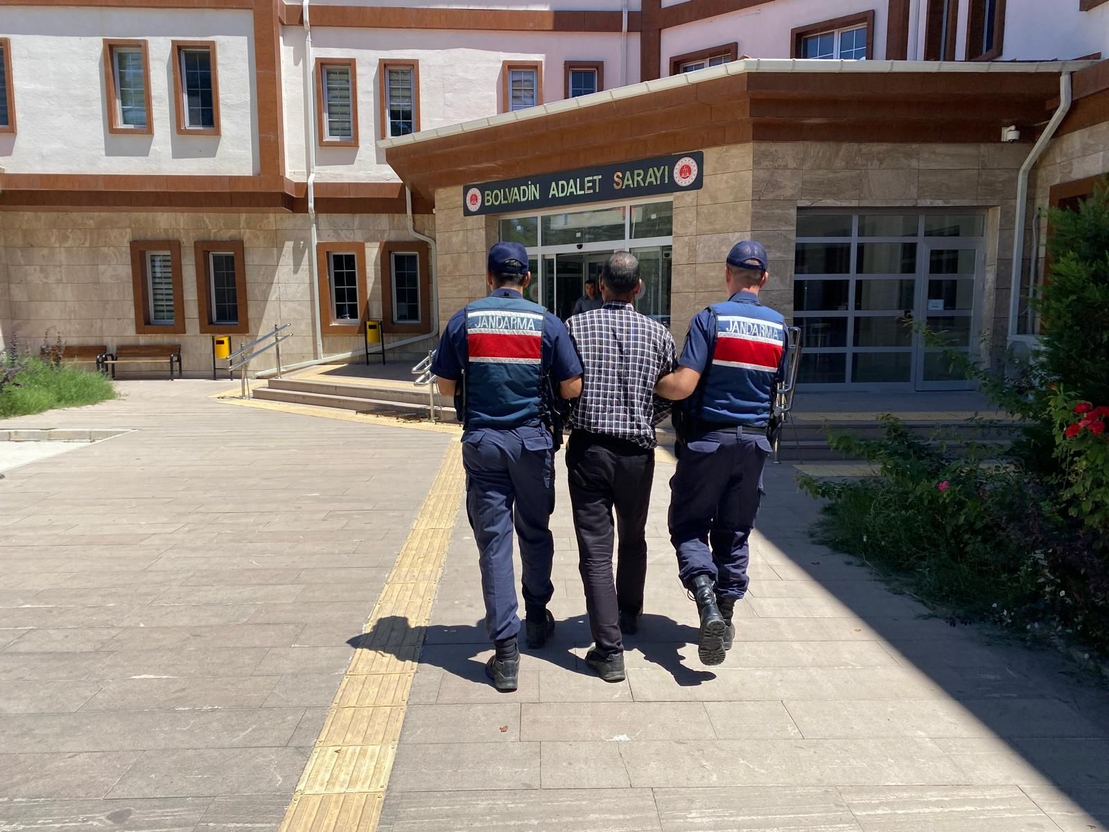 Afyonkarahisar İl Jandarma Komutanlığınca, aranan şahısların tespiti ve yakalanmasına yönelik