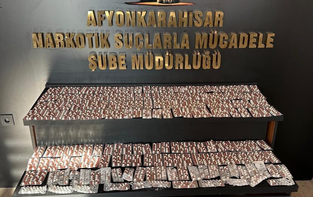 Afyonkarahisar’da polis tarafından durdurulmak isterken ters şeritten kaçmaya çalışan ve